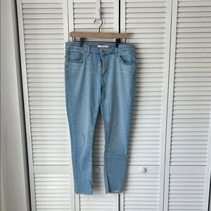 Levi’s 711 Light Blue Women's Jeans Sz 31